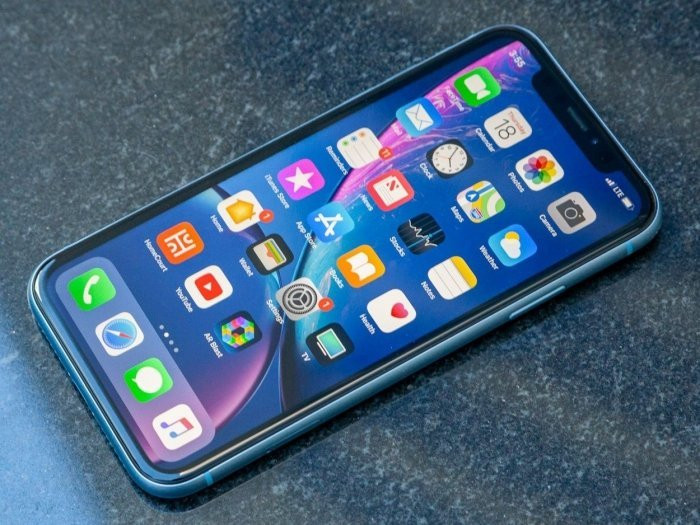 Viền màn hình tương đối dày trên thế hệ iPhone cũ