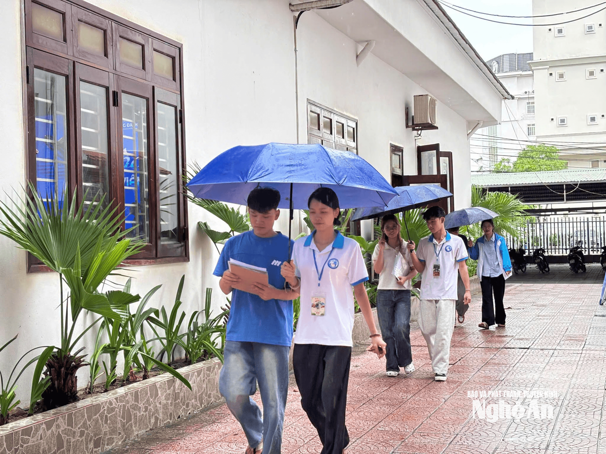 hỗ trợ tân sinh viên Đoàn trường ĐH Vinh Ấm Ảnh NVCC00000