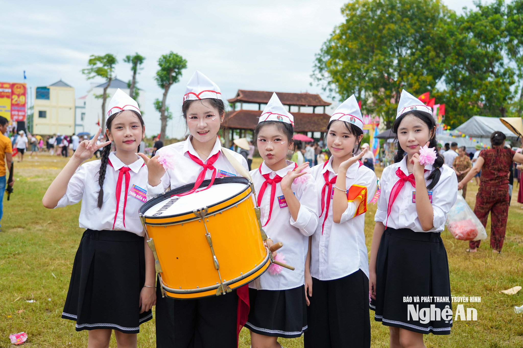 Các em thiếu nhi xã Đức Châu rạng rỡ, sẵn sàng hòa mình vào không khí ngày hội. Ảnh: ĐT