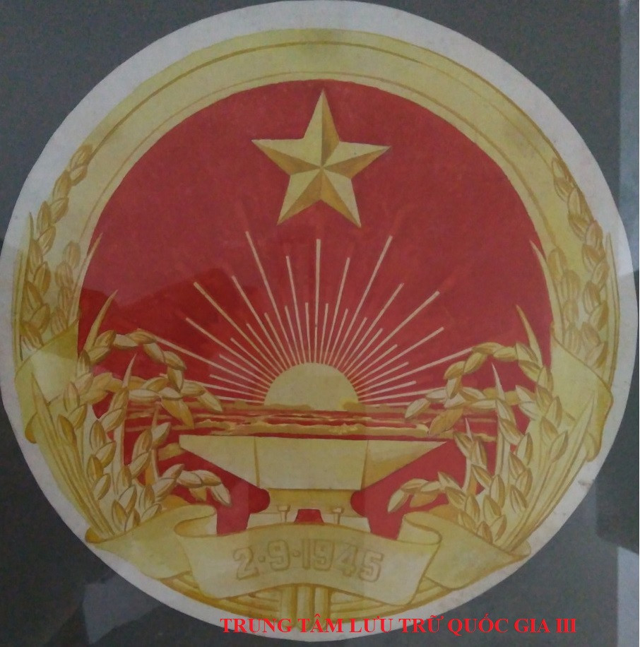 Phác thảo mẫu Quốc huy của Họa sĩ Bùi Trang Chước tham gia dự thi sáng tác Quốc huy Việt Nam.