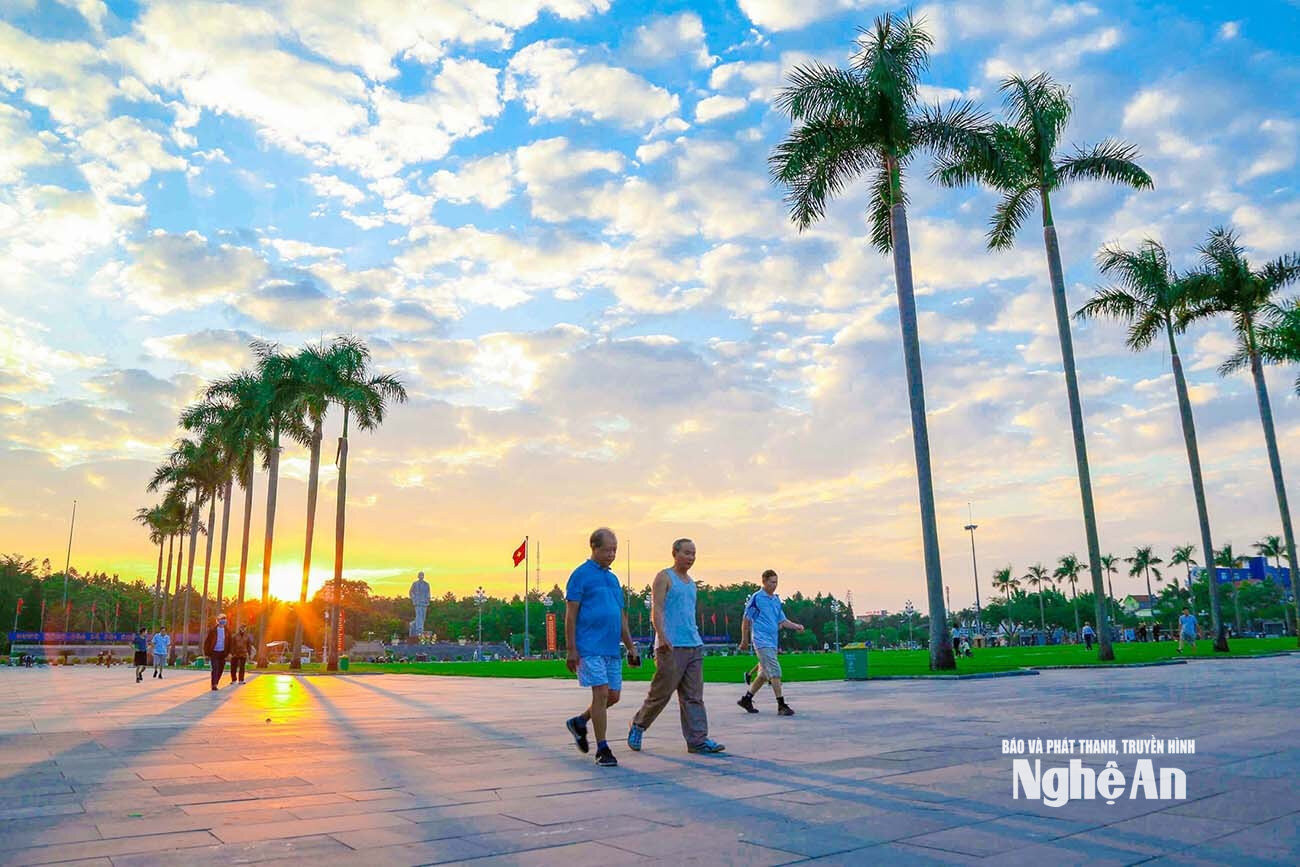 bna_nguoi-dan-xem-quang-truong-ho-chi-minh-nhu-khong-gian-sinh-hoat-cong-dong-khong-the-thieu-anh-pv.jpg