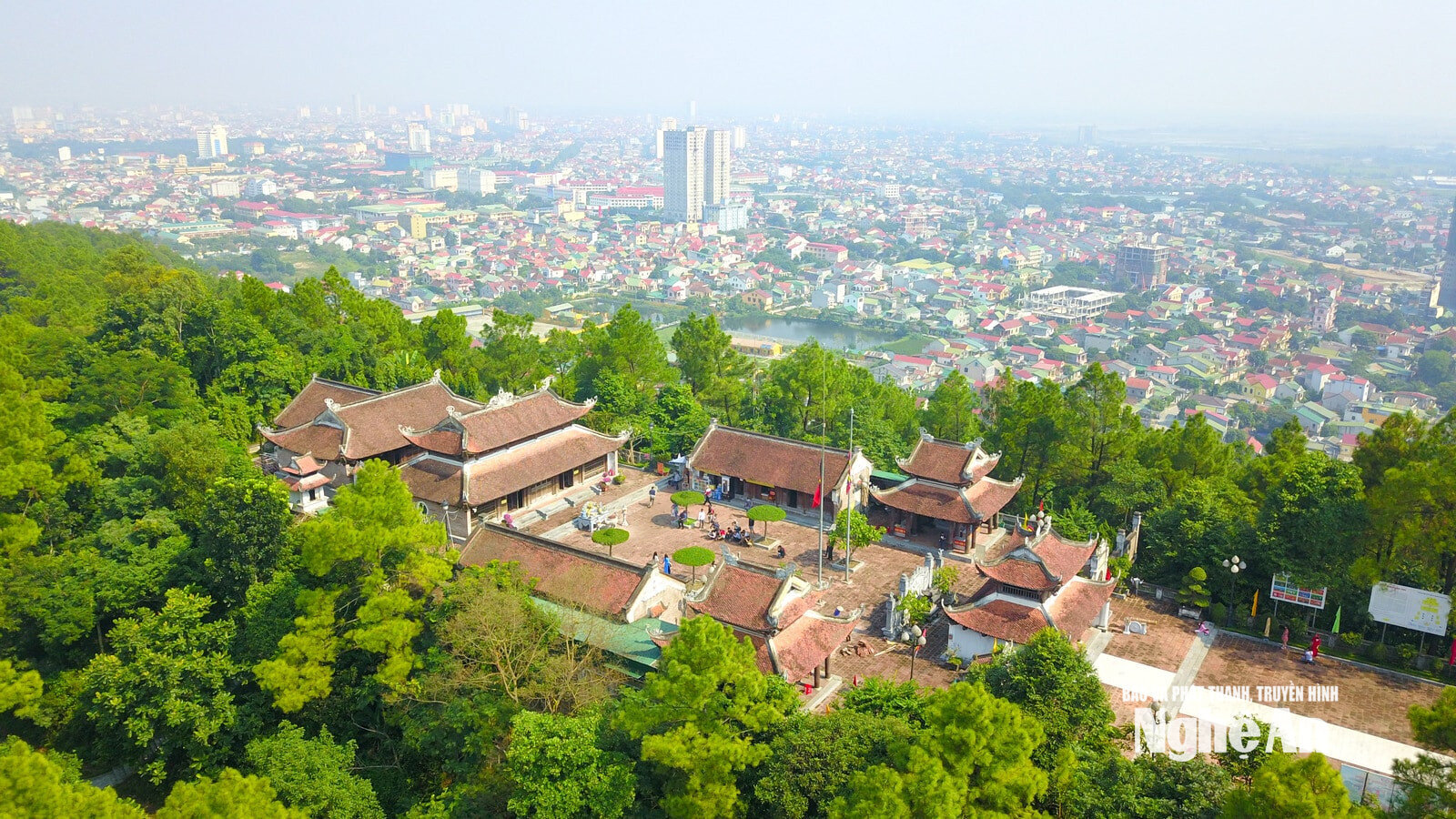 Toàn cảnh núi Dũng Quyết. Ảnh tư liệu: Sách Nguyễn