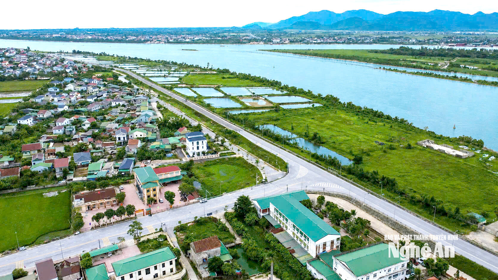 Đường ven sông Lam2