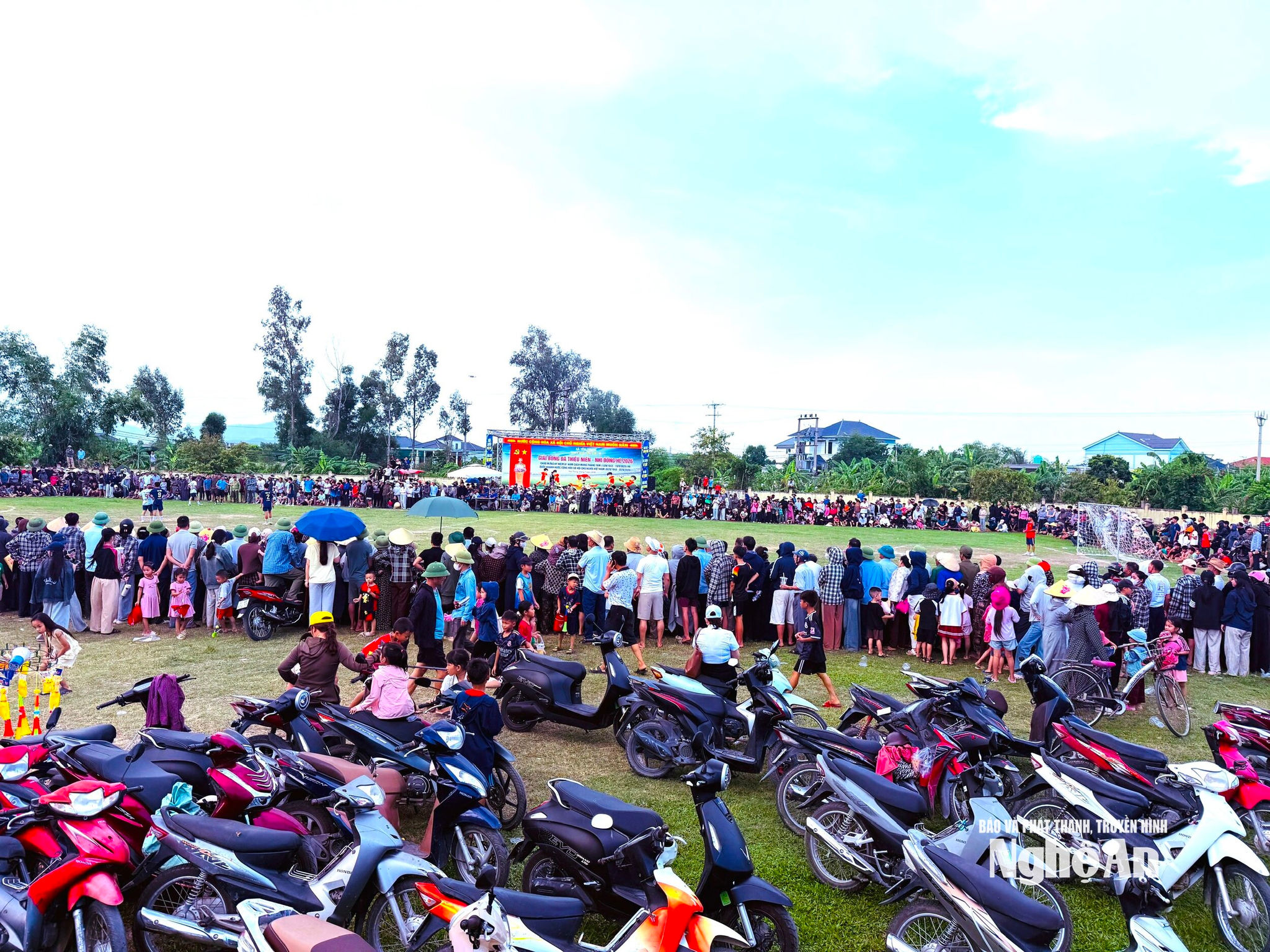 đường cờ xóm đạo Yên Trung Ảnh Diệp Thanh00001