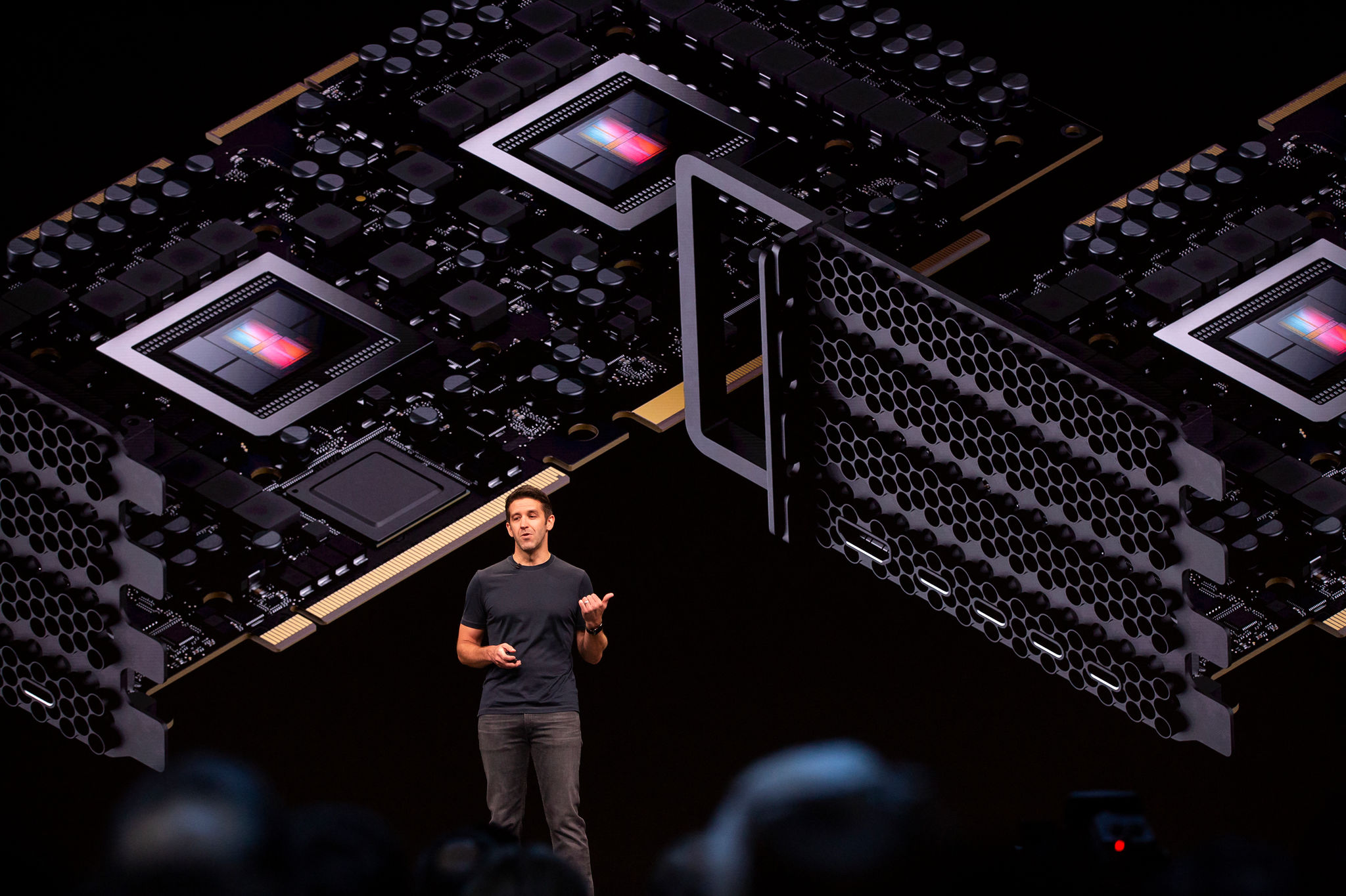 Ông John Ternus, thảo luận về phần cứng Mac Pro tại Hội nghị các nhà phát triển toàn cầu (WWDC) của Apple ở San Jose, California vào ngày 3 tháng 6 năm 2019. Ảnh: AFP