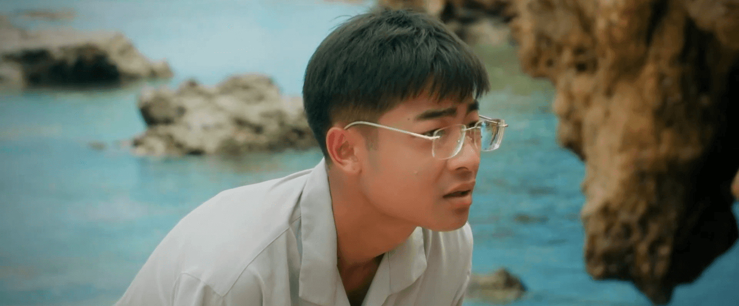 Hai người bạn lắng nghe tâm sự của Minh