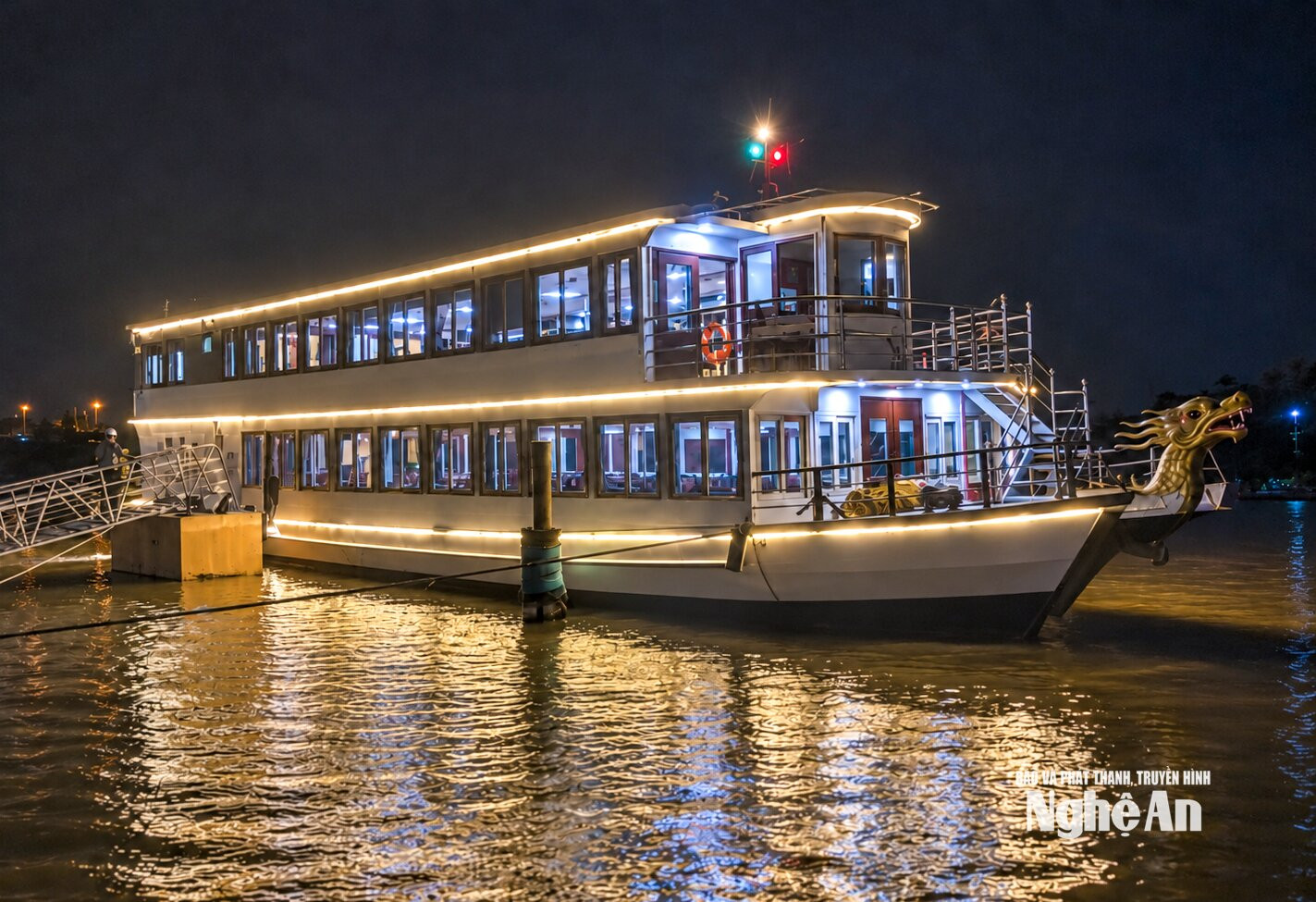 Du thuyền Hải Châu - phương tiện dự kiến phục vụ tour “Dòng Lam ngân ví”, kết hợp tham quan, thưởng thức dân ca ví, giặm và ẩm thực xứ Nghệ. Ảnh: MQ