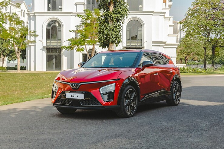 Bảng giá xe VinFast VF 7 niêm yết và lăn bánh
