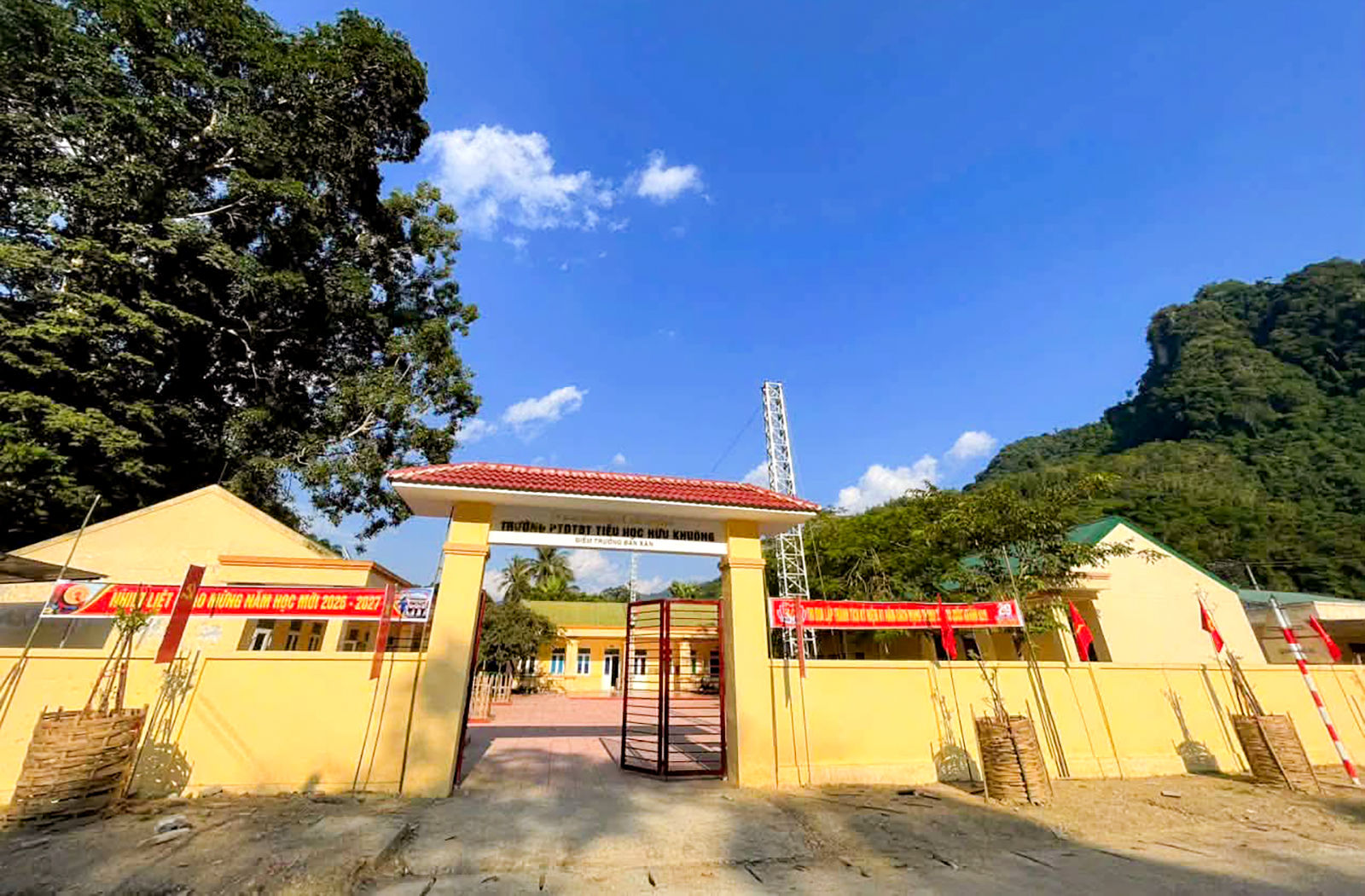 Trường PTDT BT Tiểu học và THCS Hữu Khuông
