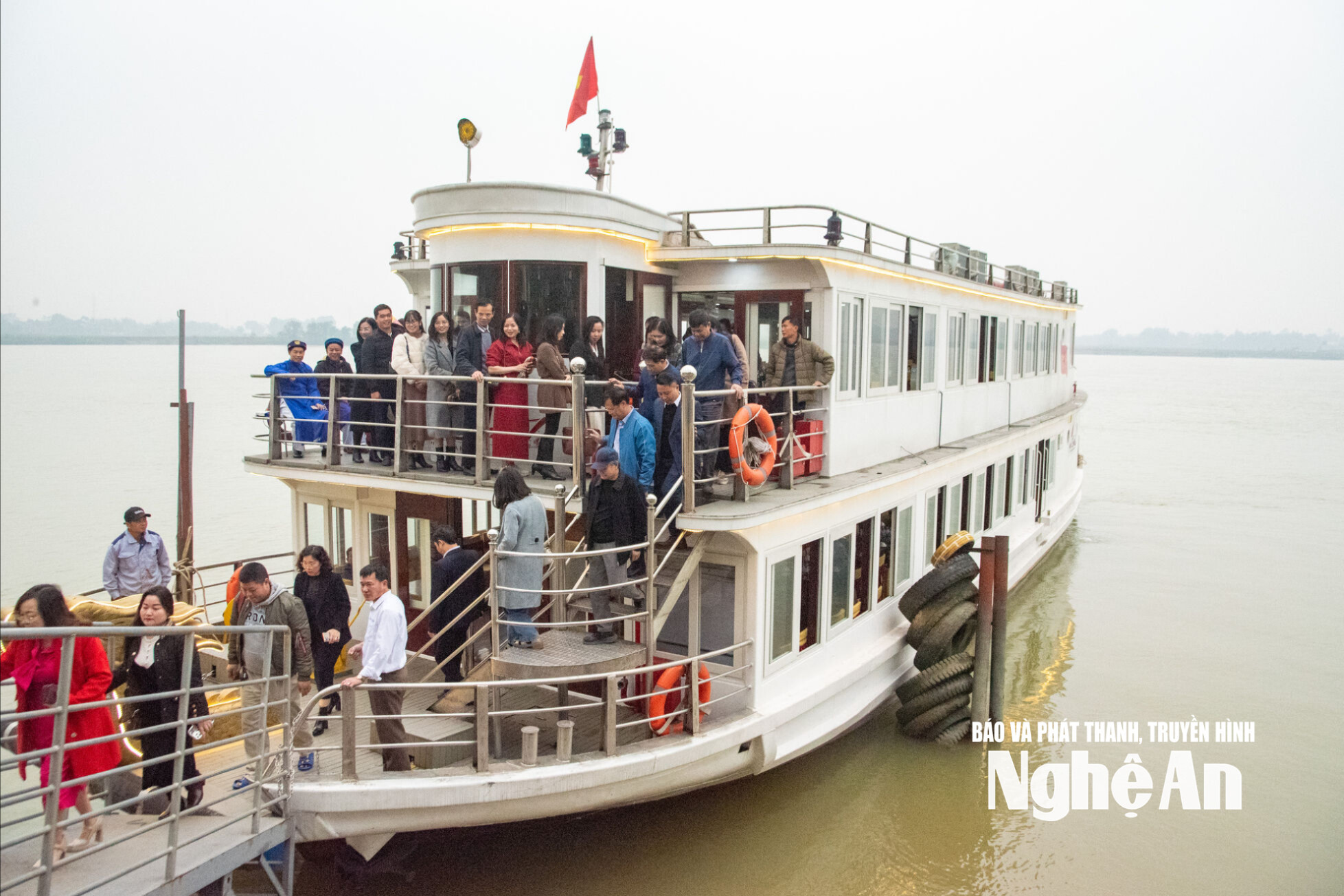 khao-sat-tour-du-lich-ven-song-lam_2.jpg