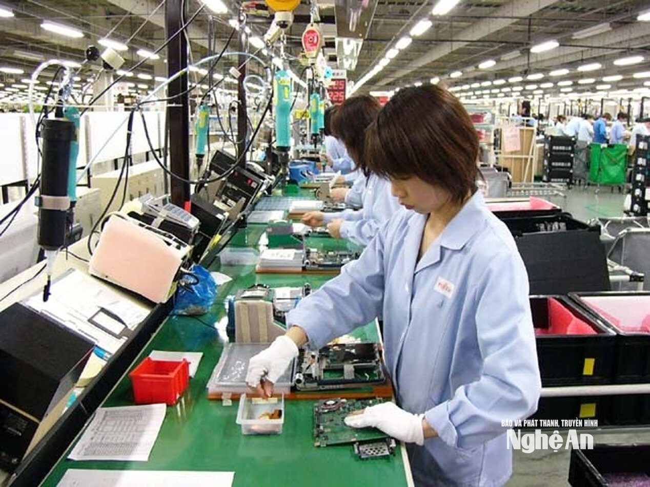 Lao động Việt Nam đang làm việc tại Hàn Quốc. Ảnh TTDVVL cung cấp