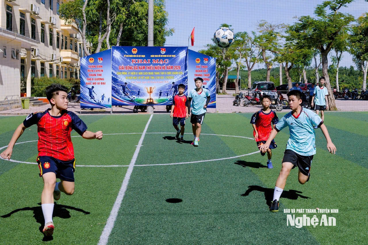 Sôi nổi giải bóng đá nam thiếu niên Hè năm 2026 do Đoàn thanh niên và Ủy ban Nhân dân xã Cát Ngạn tổ chức. Ảnh: Thanh Quỳnh