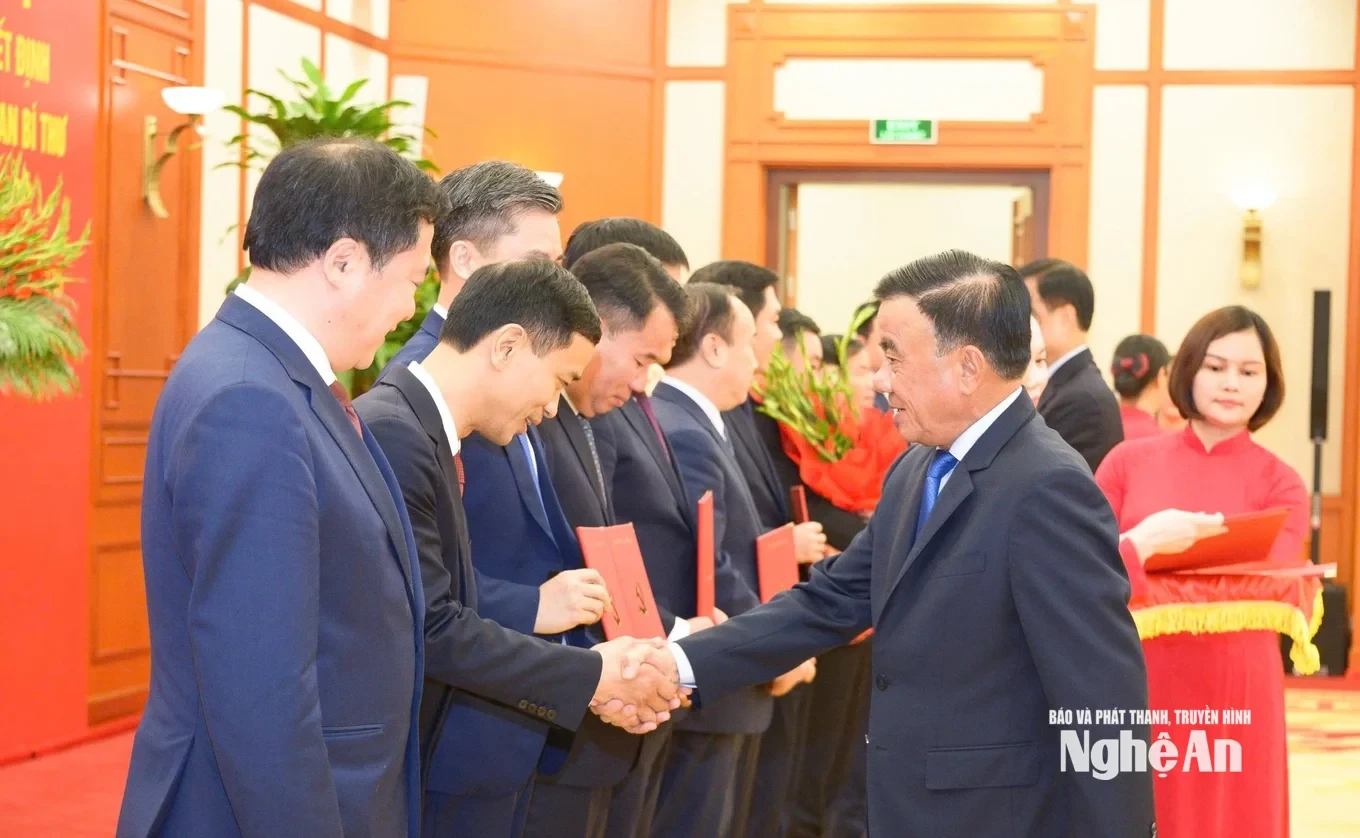 trao-quyet-dinh-1789729488284.webp
