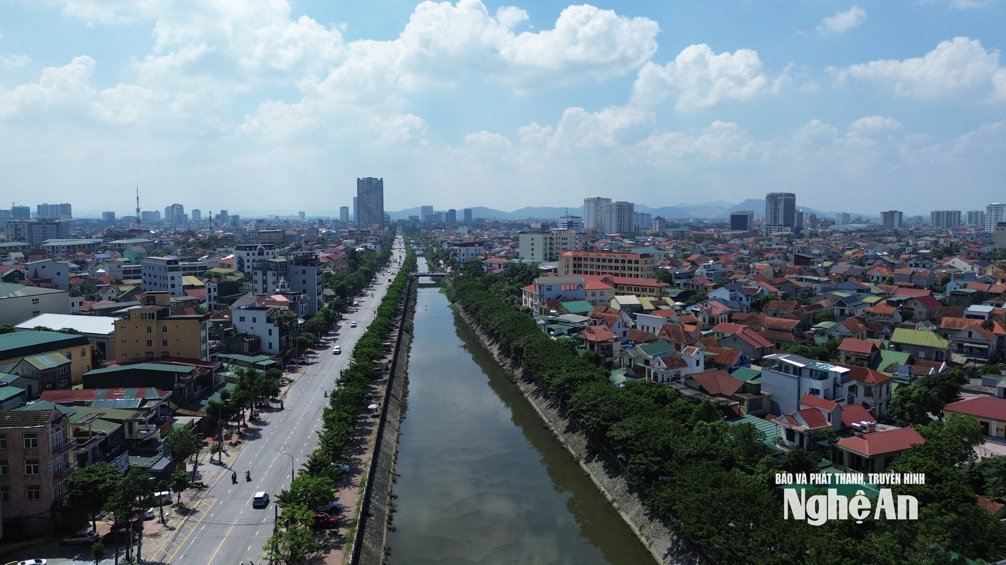 Kênh Bắc nhìn từ trên cao. Ảnh: Tiến Đông 
