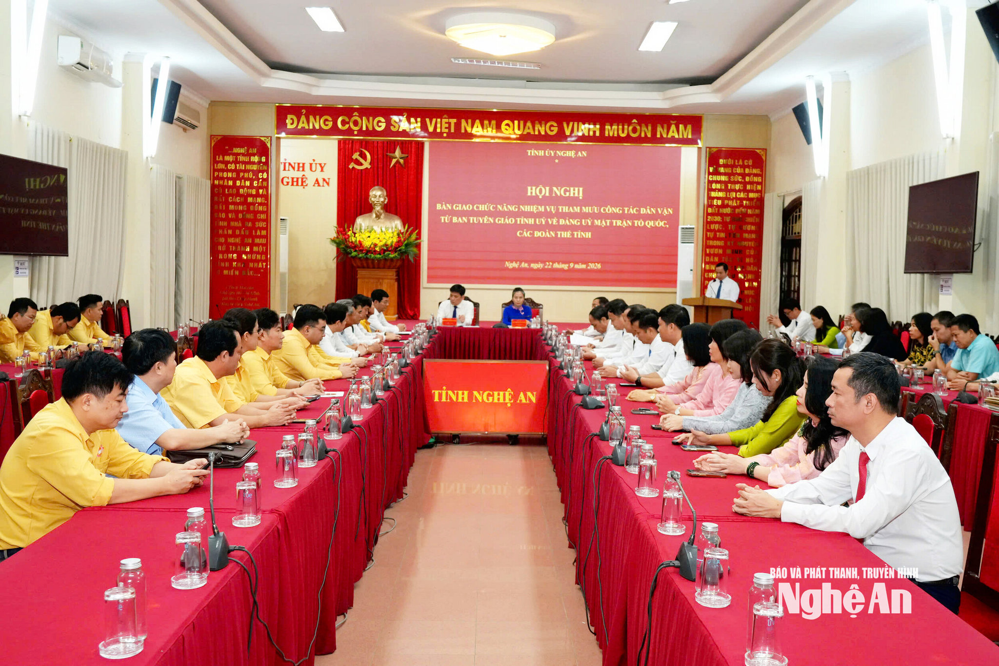 toàn cảnh