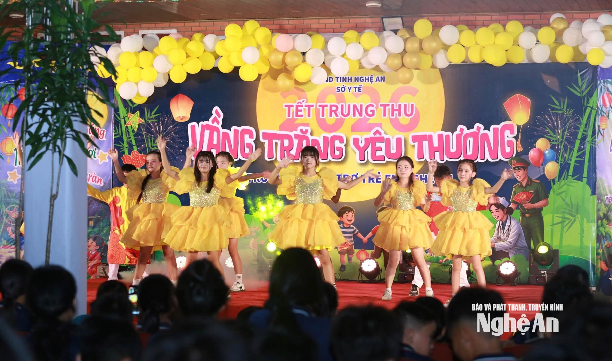 Chương trình Vầng trăng yêu thương tại Trung tâm Bảo trợ trẻ em Nghệ An