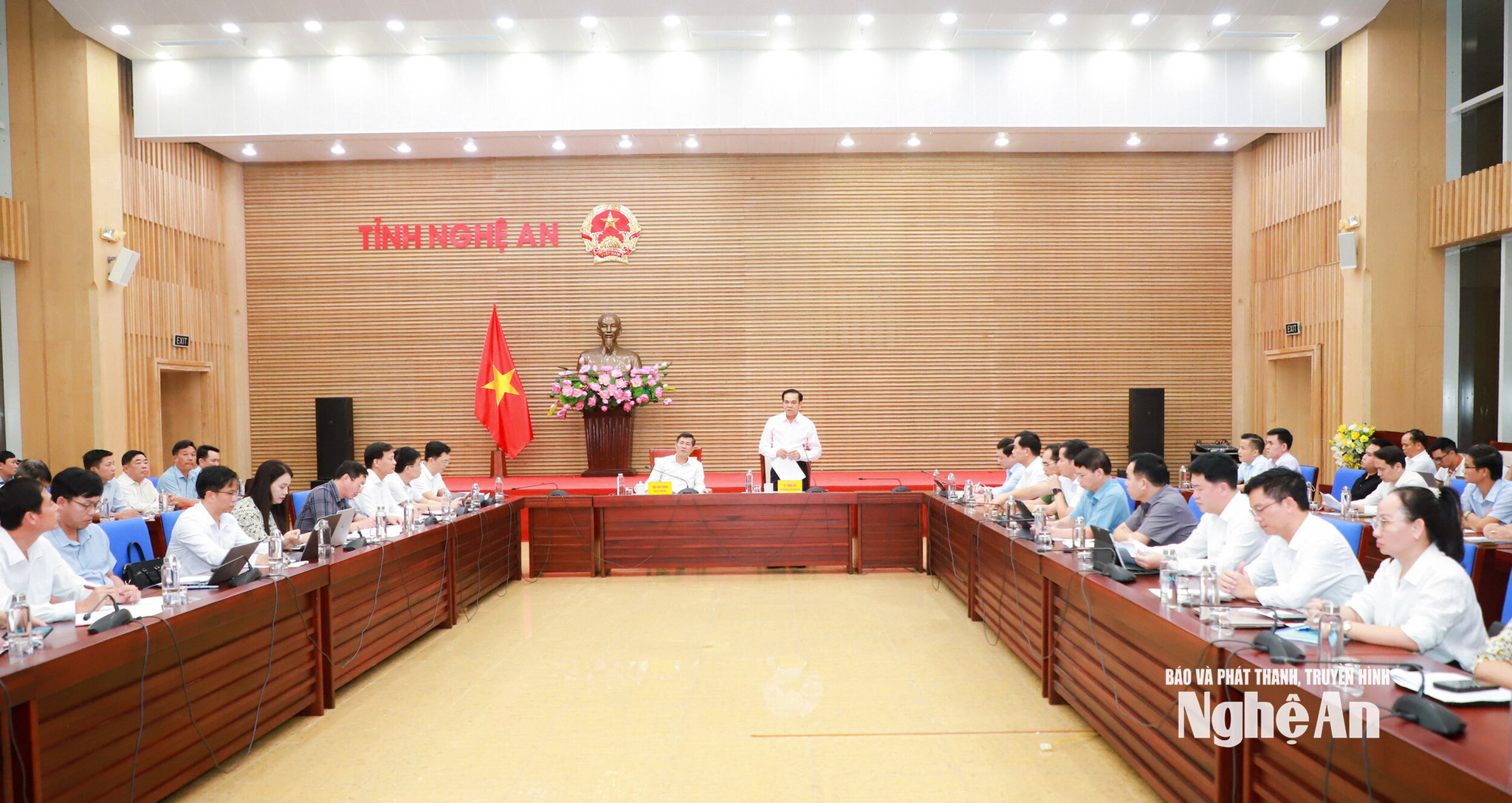Quang cảnh cuộc làm việc.