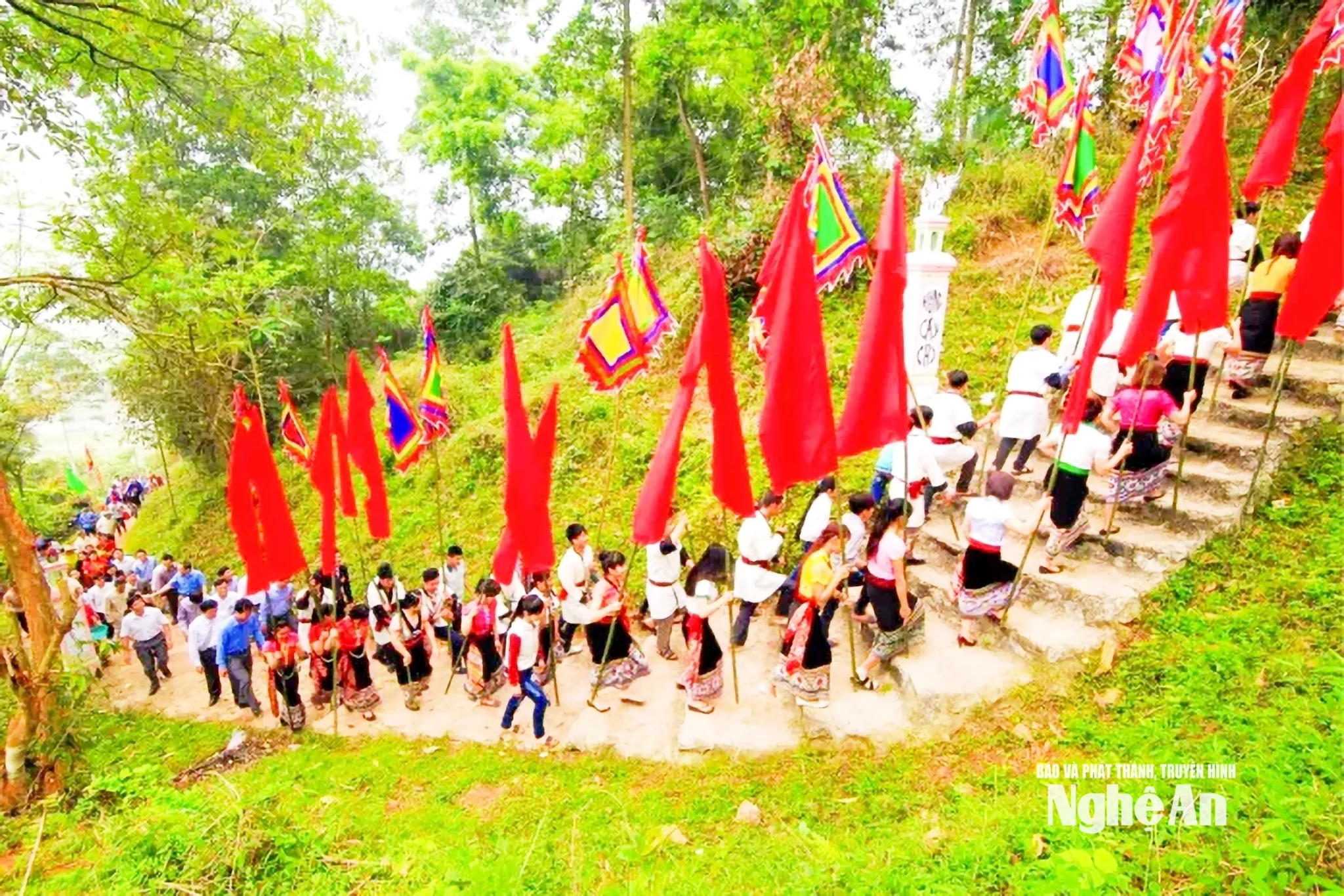 Lễ hội Đền Chín Gian nơi lưu giữ bản sắc văn hoá Thái. Ảnh CSCC