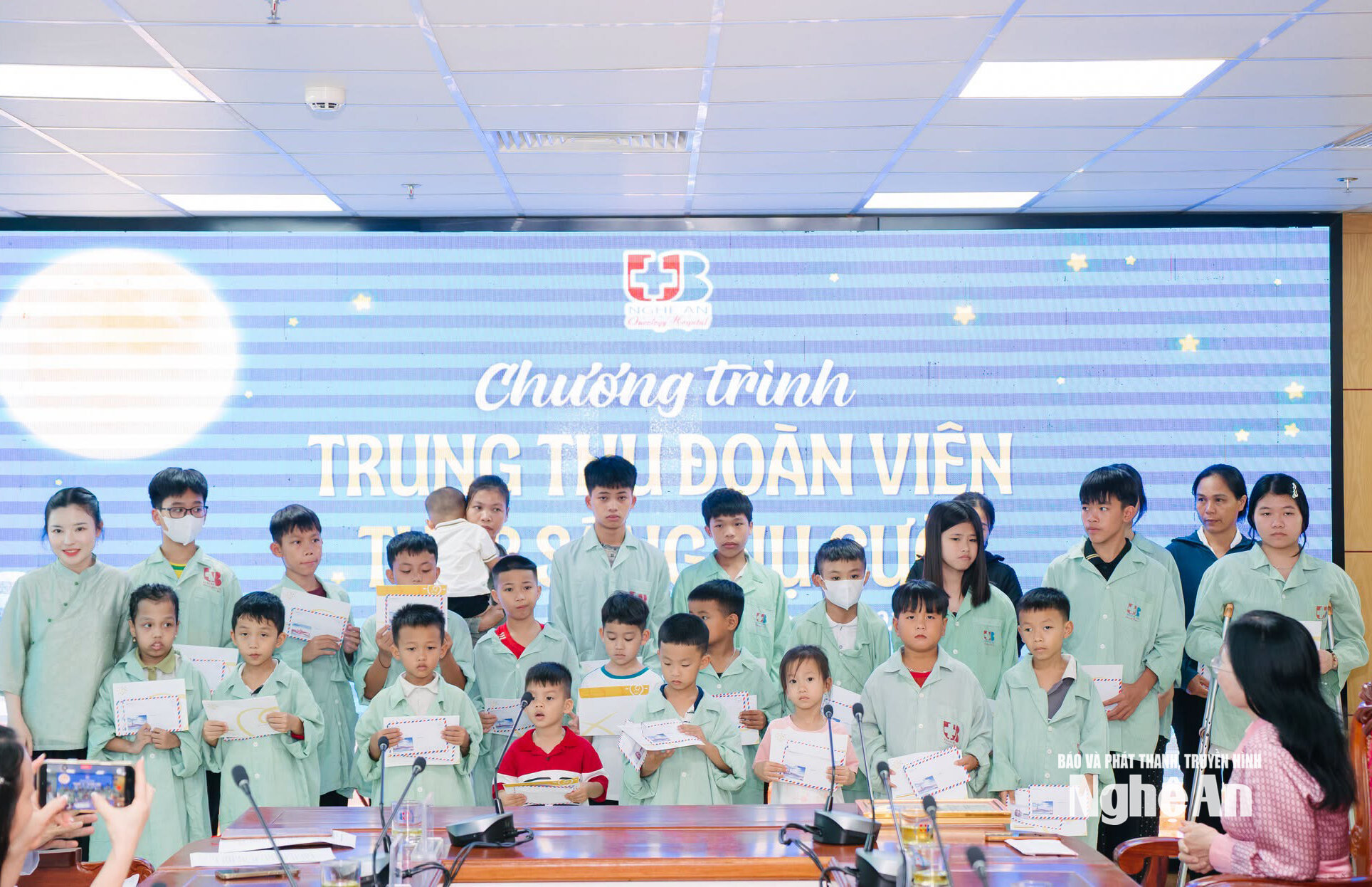 Các bệnh nhi tại Bệnh viên Ung bướu Nghệ An
