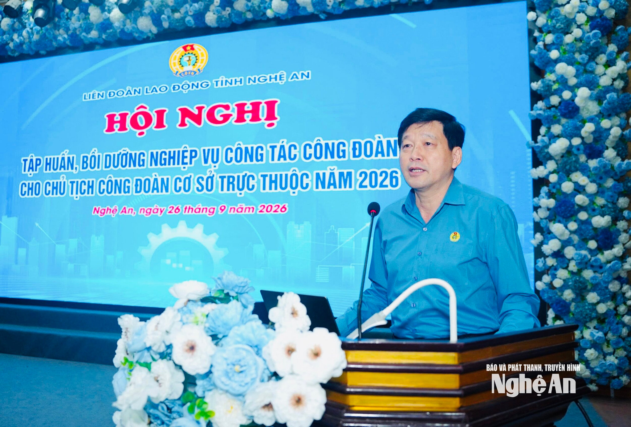 Đồng chí Kha Văn Tám- Chủ tịch Liên đoàn lao động tỉnh phát biểu tại hội nghị tập huấn. Ảnh: Thanh Hà