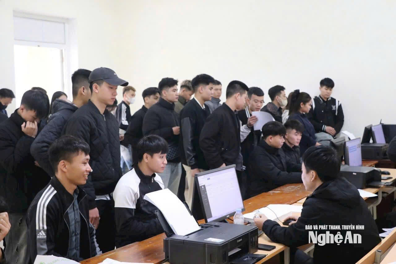  Lao đônghj trẻ đi xk