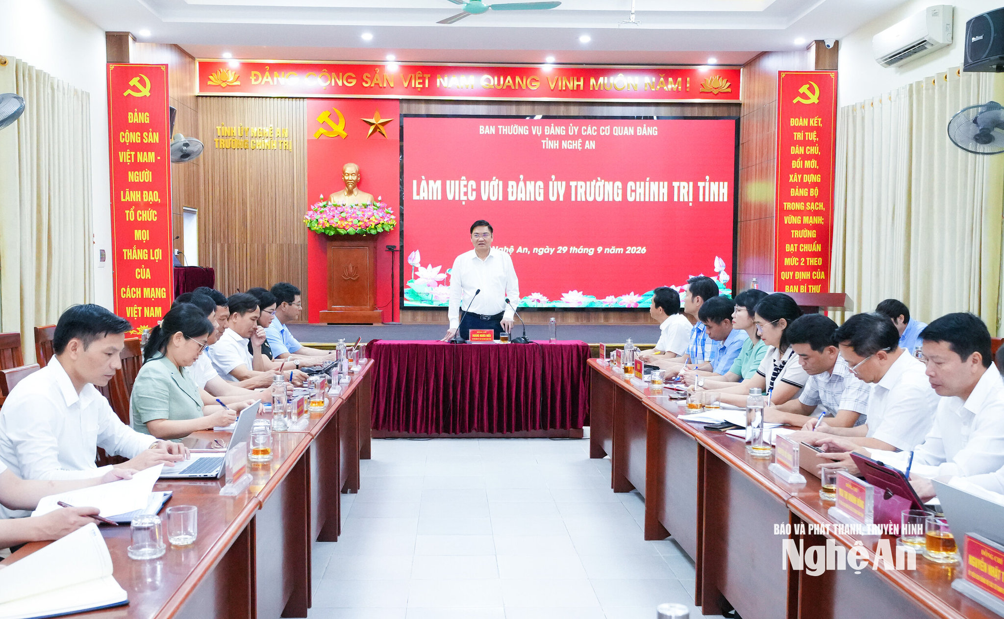 Ban Thường vụ Đảng uỷ các cơ quan tỉnh đã tổ chức làm việc với Đảng uỷ Trường Chính trị tỉnh. Ảnh: Mai Hoa