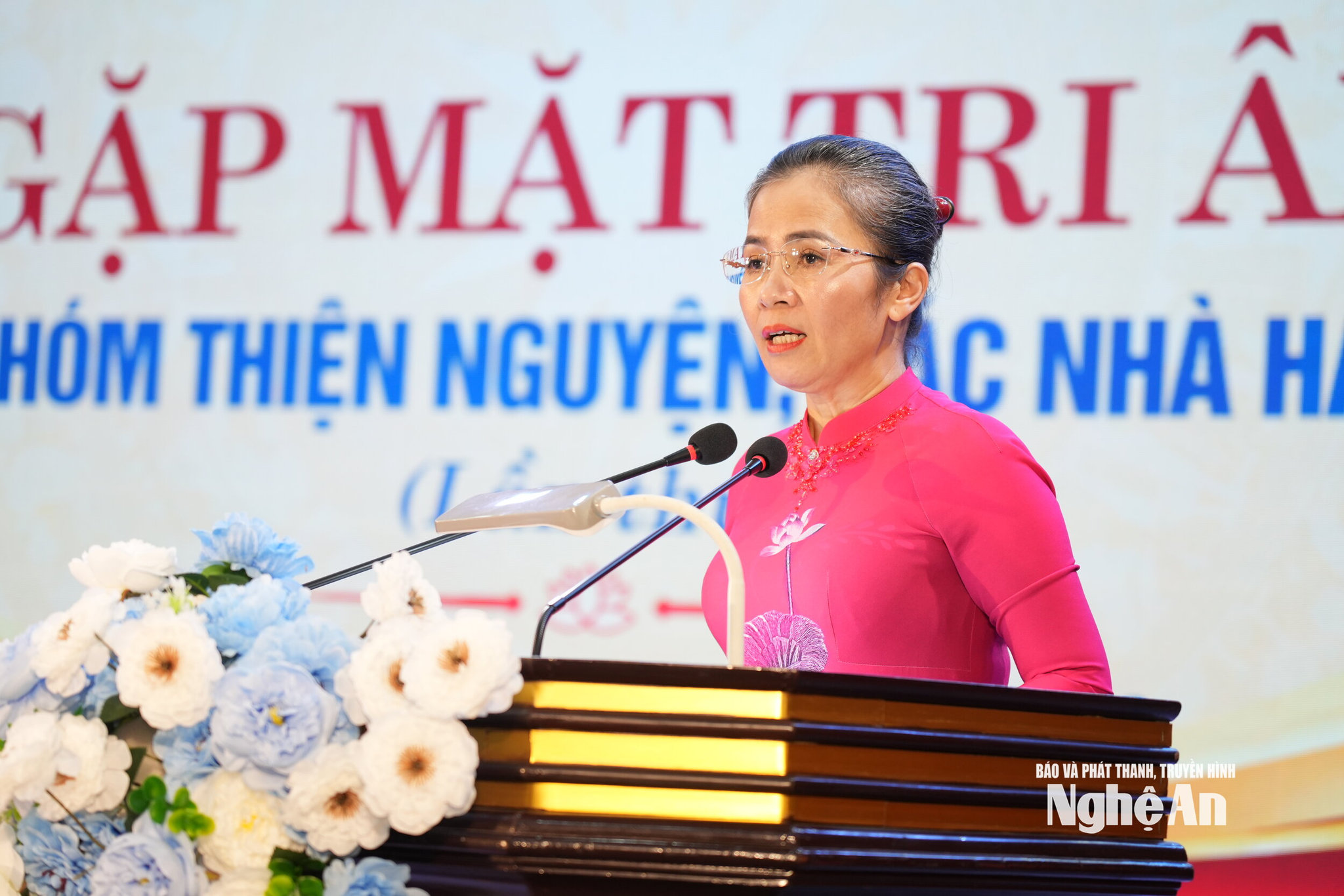 ồng chí: Võ Thị Minh Sinh - Ủy viên Ban Thường vụ Tỉnh uỷ, Phó Bí thư Tỉnh uỷ, Chủ tịch Ủy ban Mặt trận Tổ quốc Việt Nam tỉnh