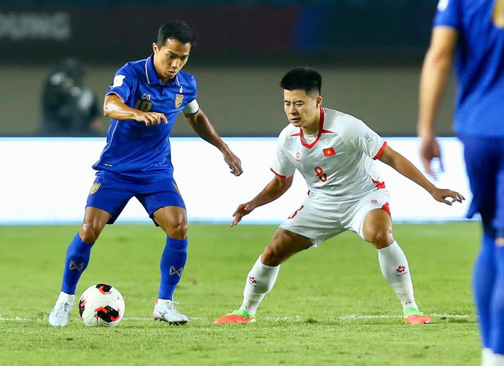 Chanathip đối đầu Thành Long - Ảnh QUANG THỊNH