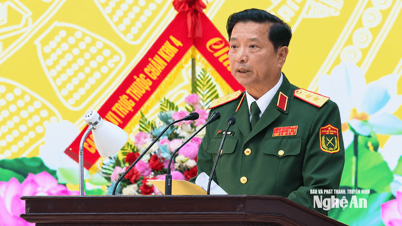 Trung tướng Hà Thọ Bình - Tư lệnh Quân khu 4 phát biểu tại buổi lễ Ảnh : Sỹ Đức