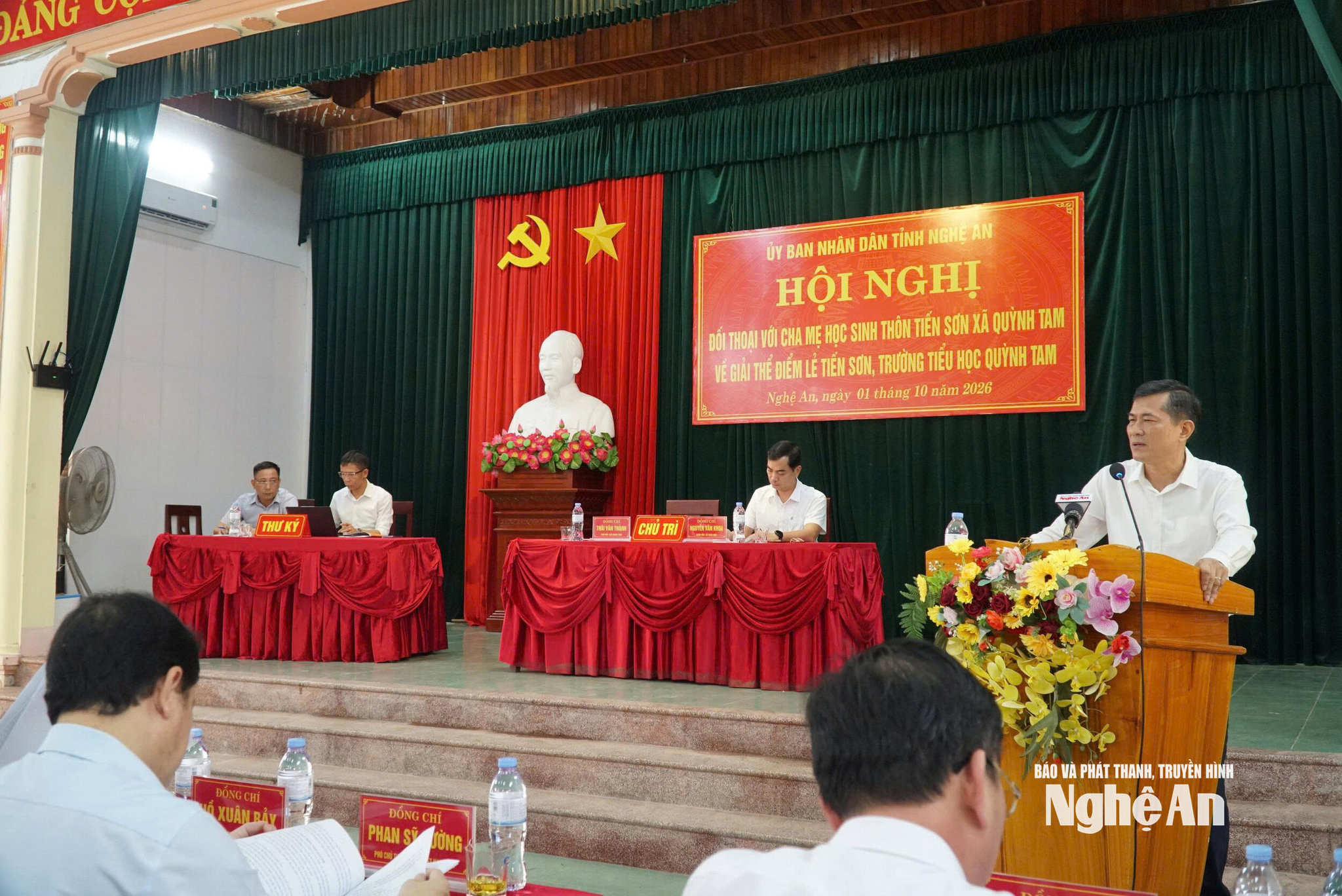Đồng chí Thái Văn Thành kết luận hội nghị đối thoại. Ảnh - Mỹ Hà