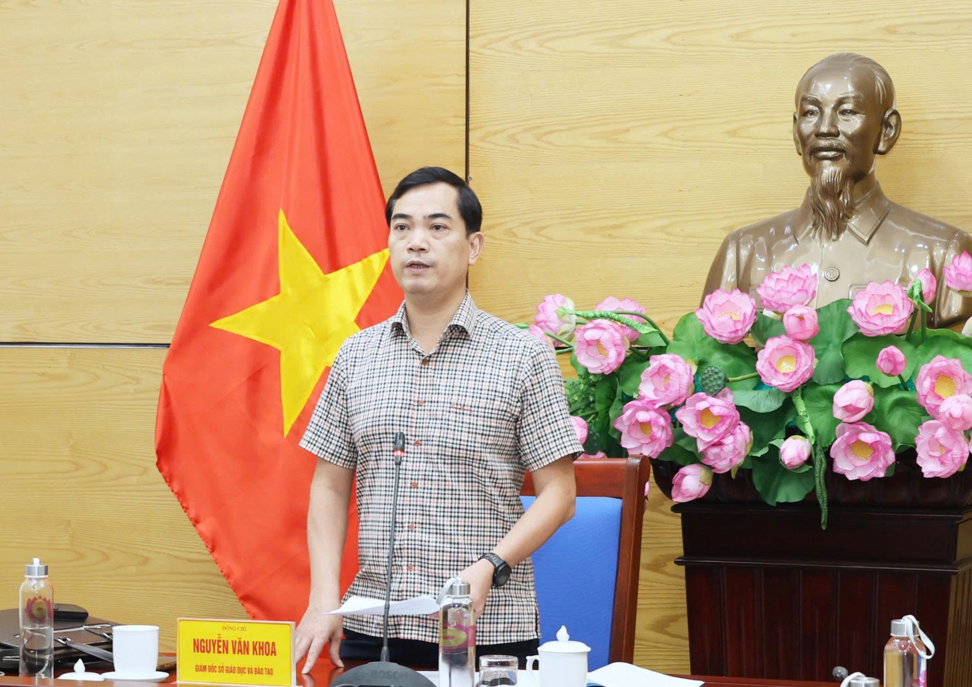 Giám đốc sở GD và ĐT Nghệ An Nguyễn Văn Khoa phát biểu tại hội nghị