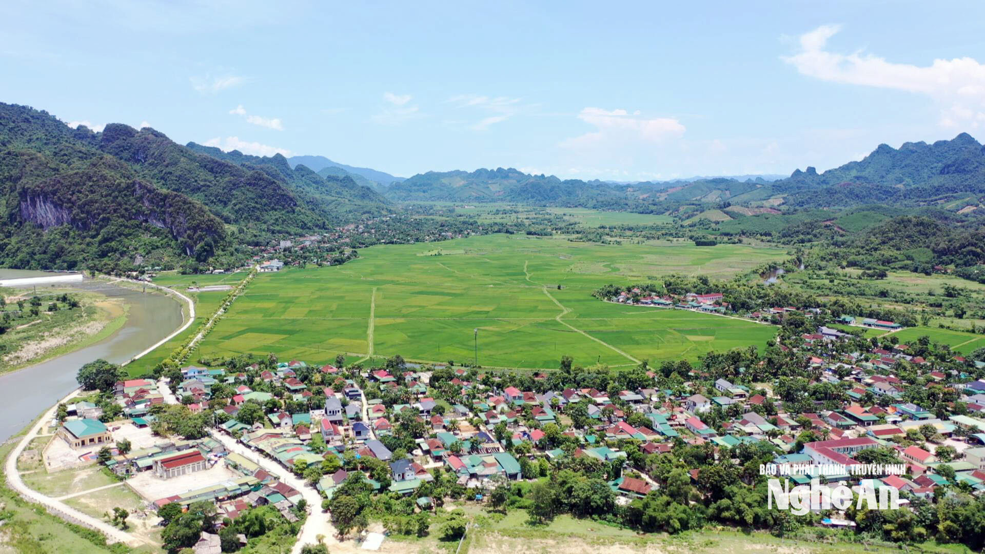 Một góc của xã Môn Sơn nhìn từ trên cao