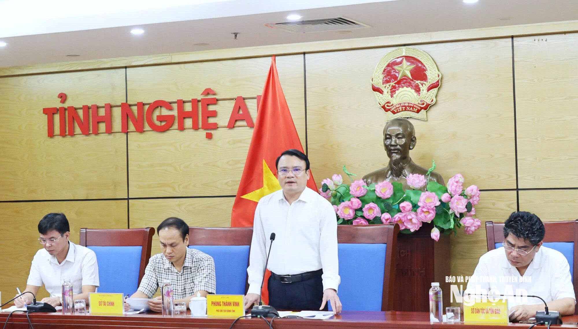 Phó Chủ tịch UBND tỉnh Phùng Thành Vinh phát biểu chỉ đạo Hội nghị. Ảnh: Hoàng Hiếu