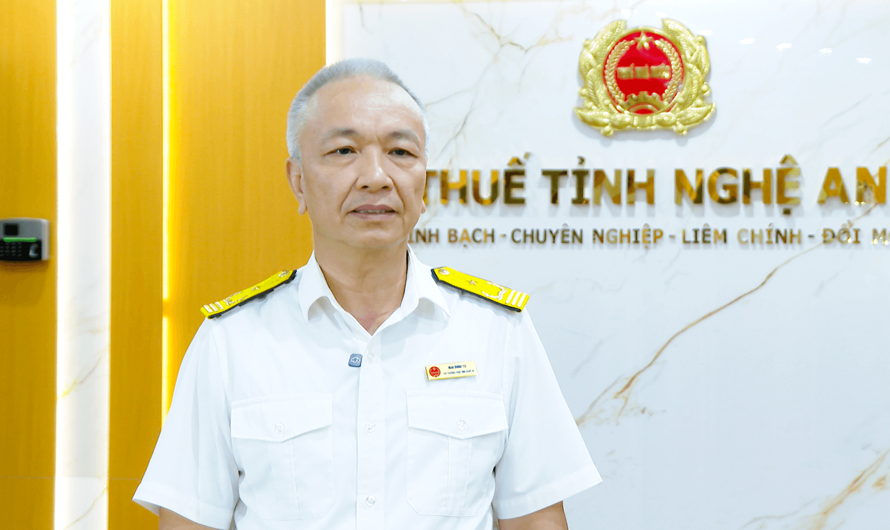 Ông Tú