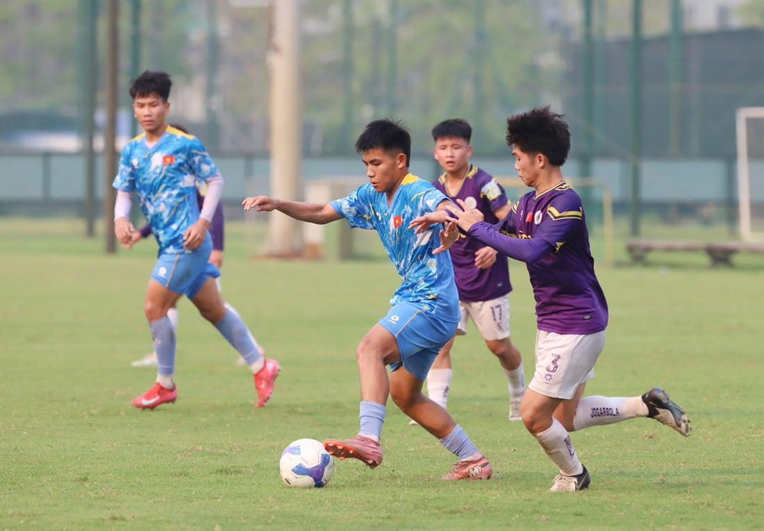 Tiền vệ Nguyễn Minh Thùy