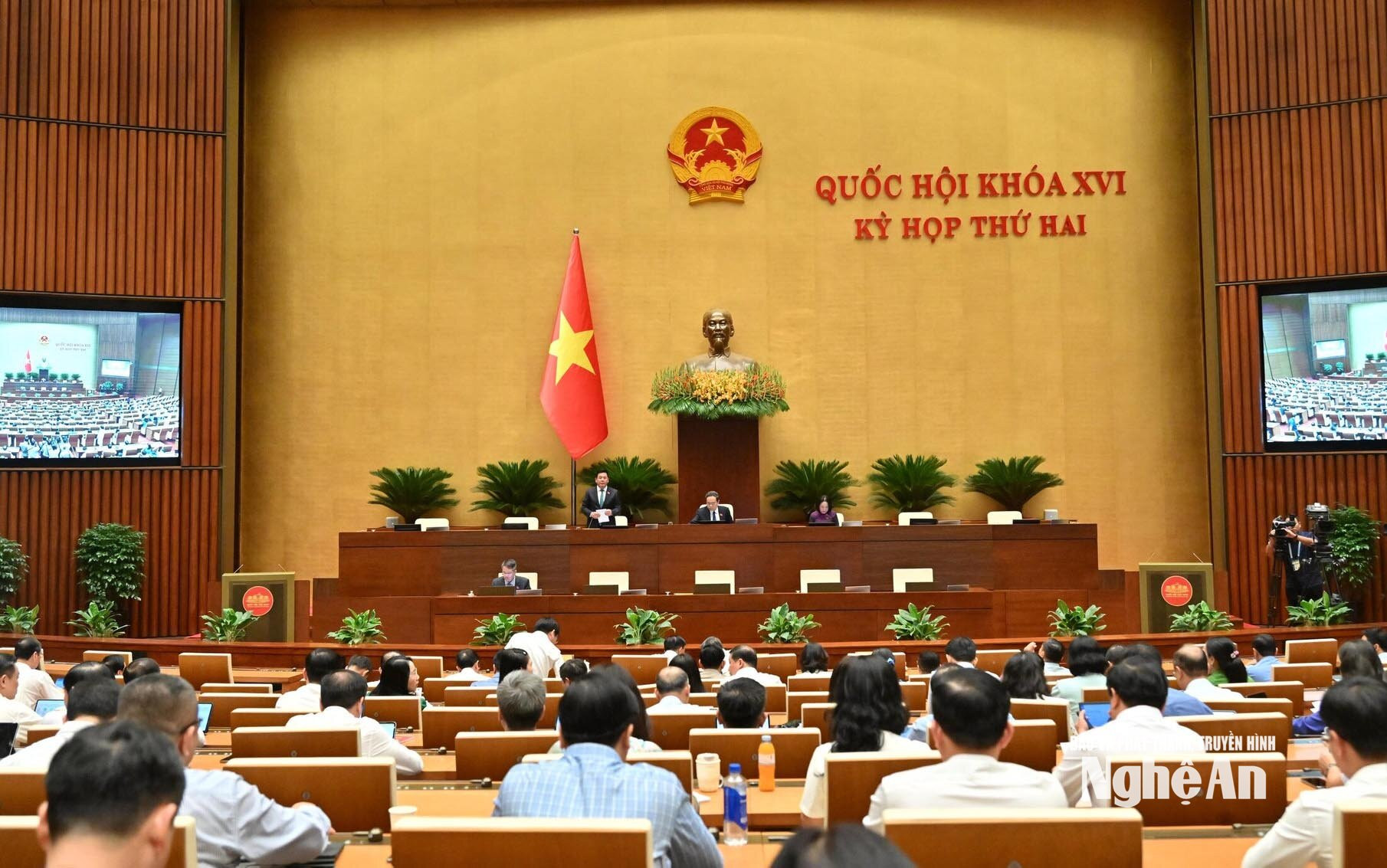 bna_pho-chu-tich-quoc-hoi-nguyen-hong-dien-dieu-hanh-phien-hopvqk_7947.jpg