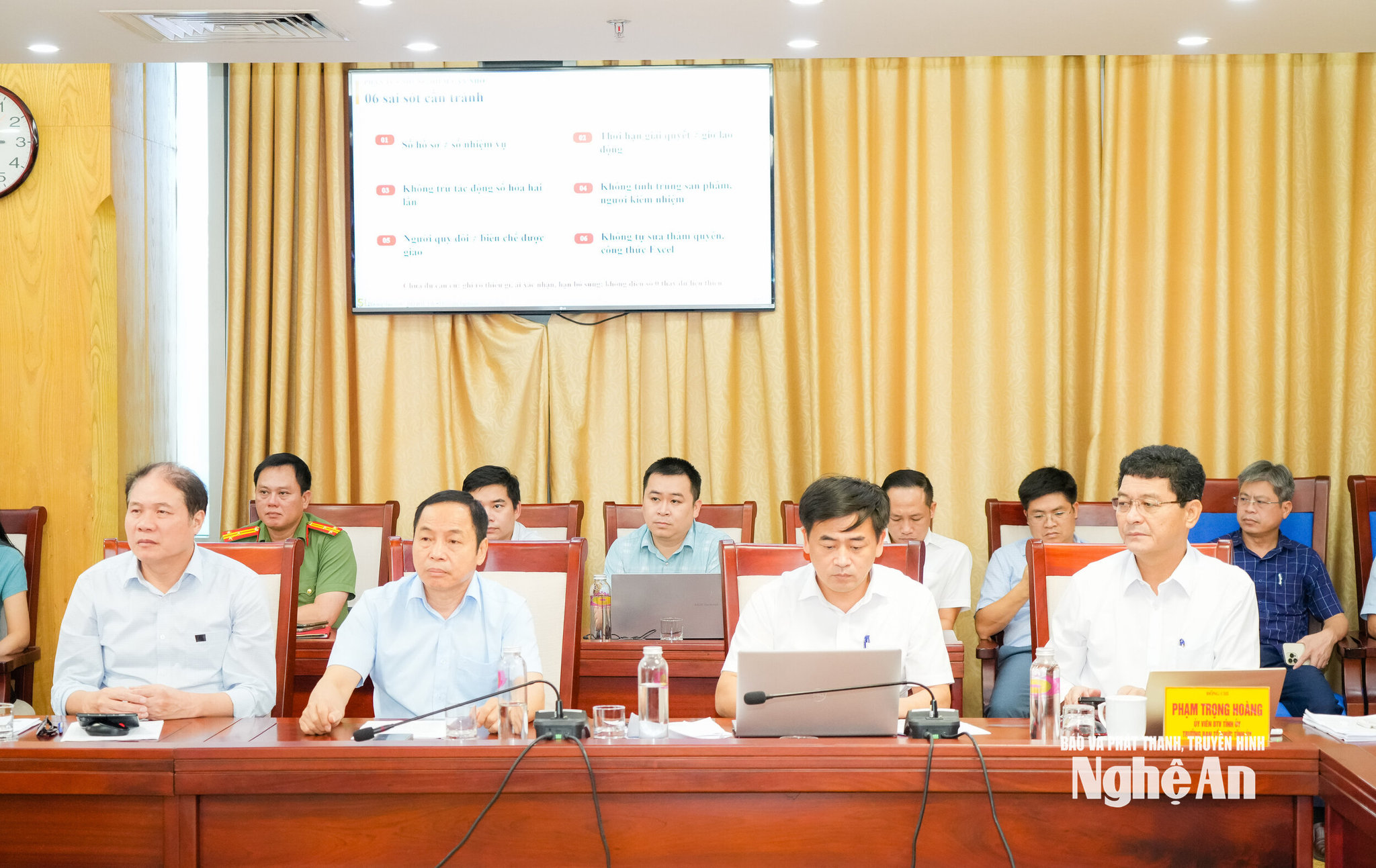 đại biểu 1