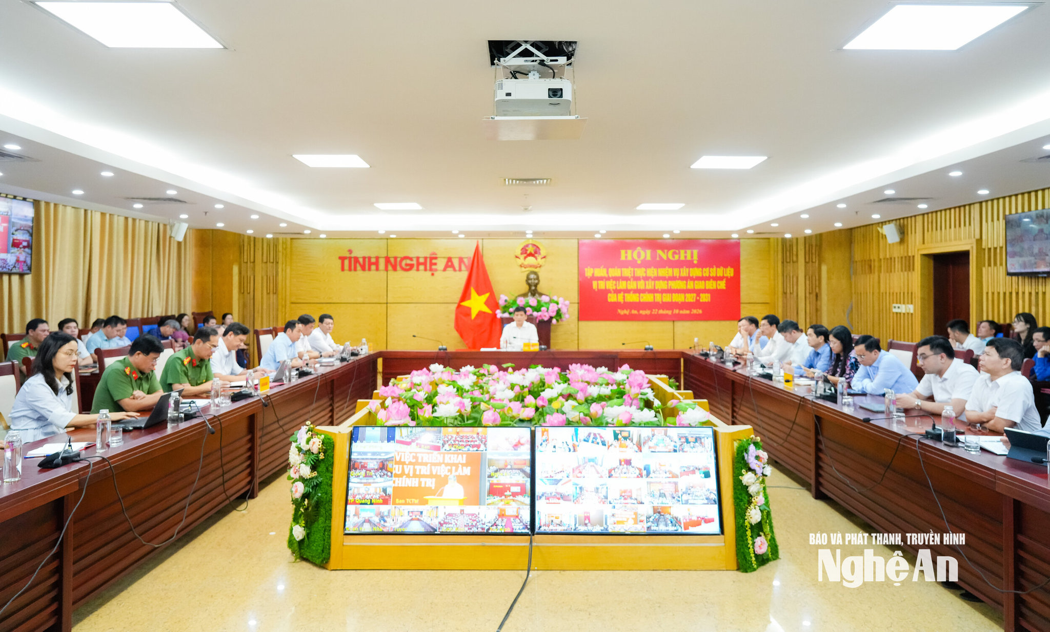 toàn cảnh