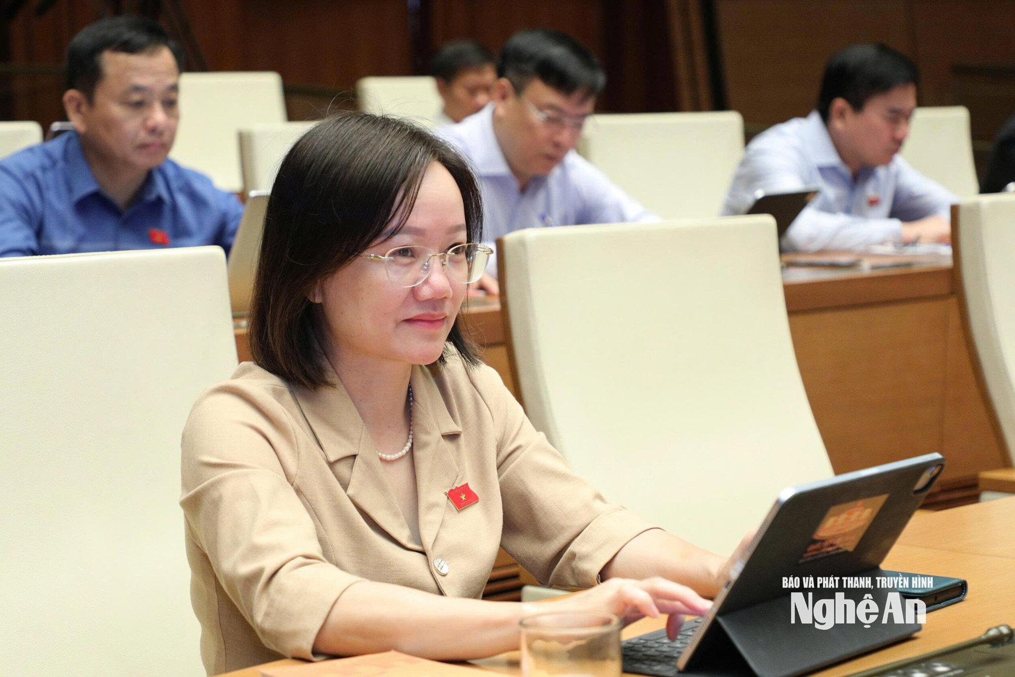 Gallery - Đại biểu Quốc hội đề nghị siết kỷ luật xây dựng pháp luật, khắc phục tình trạng chậm trễ hồ sơ - image 1