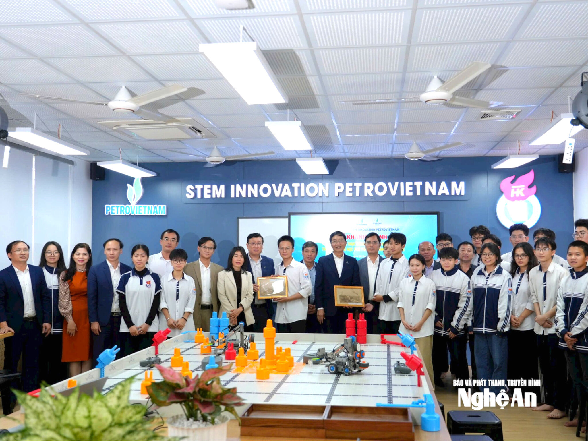 Nghe An strives to digitize 100% of its STEM/STEAM learning spaces.