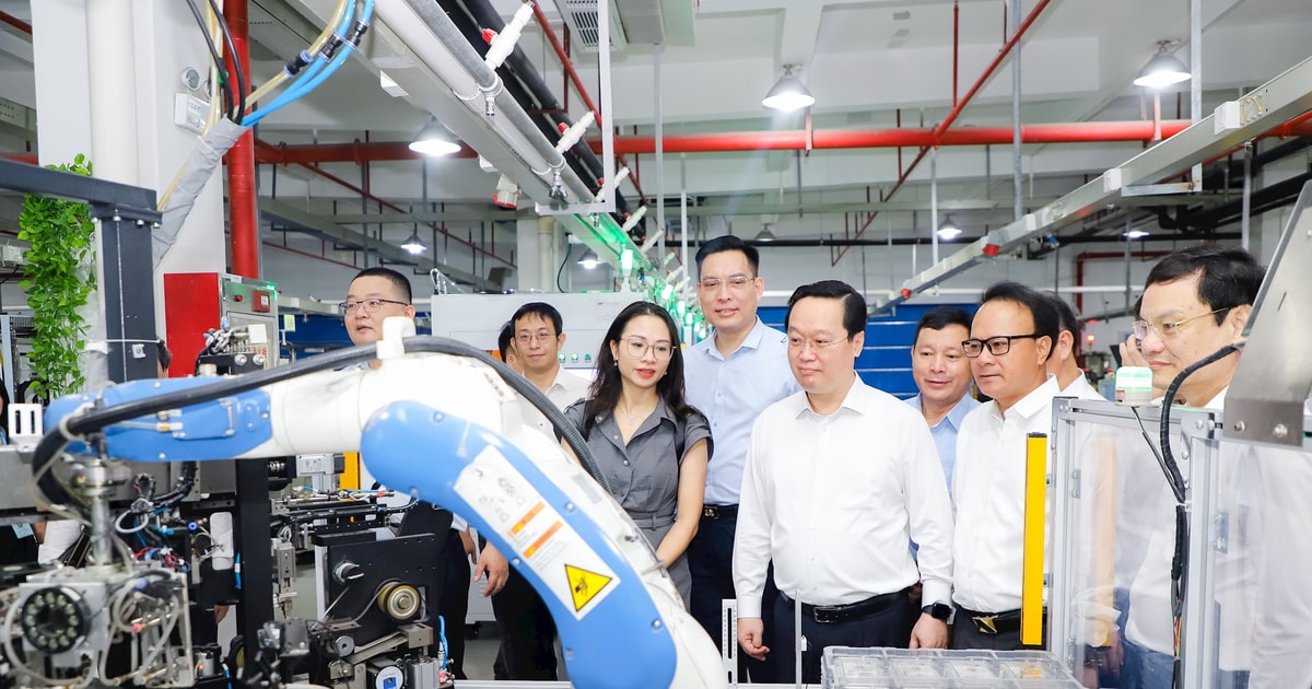 Chủ tịch UBND tỉnh Nguyễn Đức Trung làm việc với các tập đoàn công nghệ của Trung Quốc