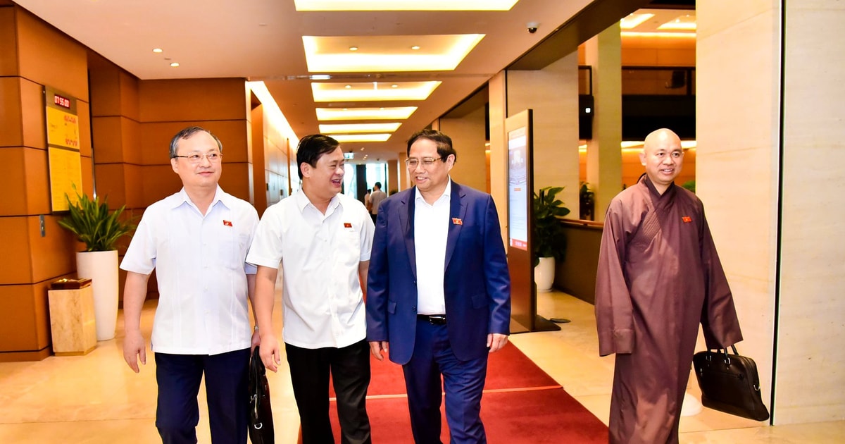 Quốc hội thảo luận về tình hình phát triển kinh tế - xã hội và ngân sách Nhà nước