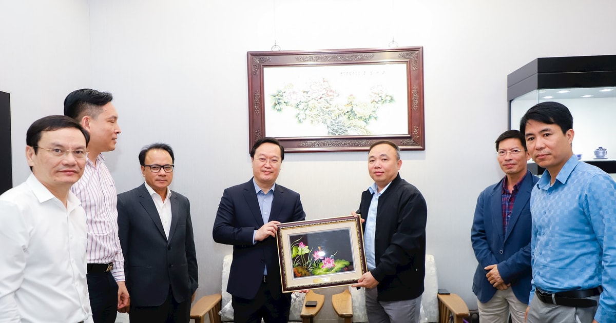 Chủ tịch UBND tỉnh Nghệ An Nguyễn Đức Trung làm việc với Tổng Lãnh sự Việt Nam tại Thượng Hải