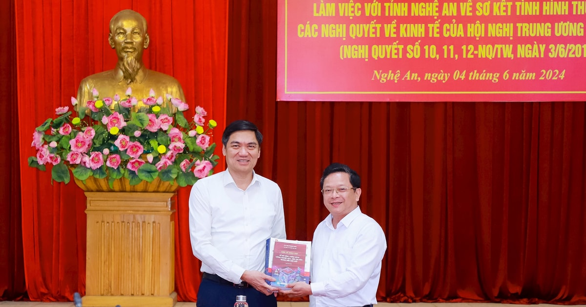 Ban Kinh tế Trung ương làm việc với Thường trực Tỉnh ủy Nghệ An