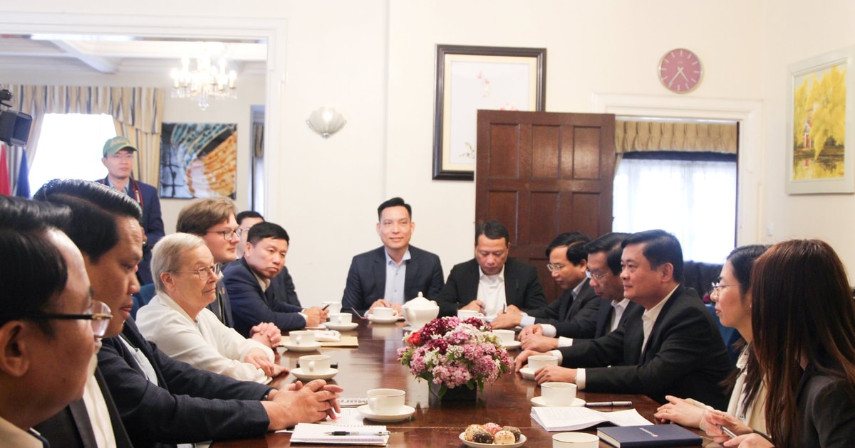 Đoàn công tác tỉnh Nghệ An làm việc, trao đổi với lãnh đạo Đảng Cộng sản Anh