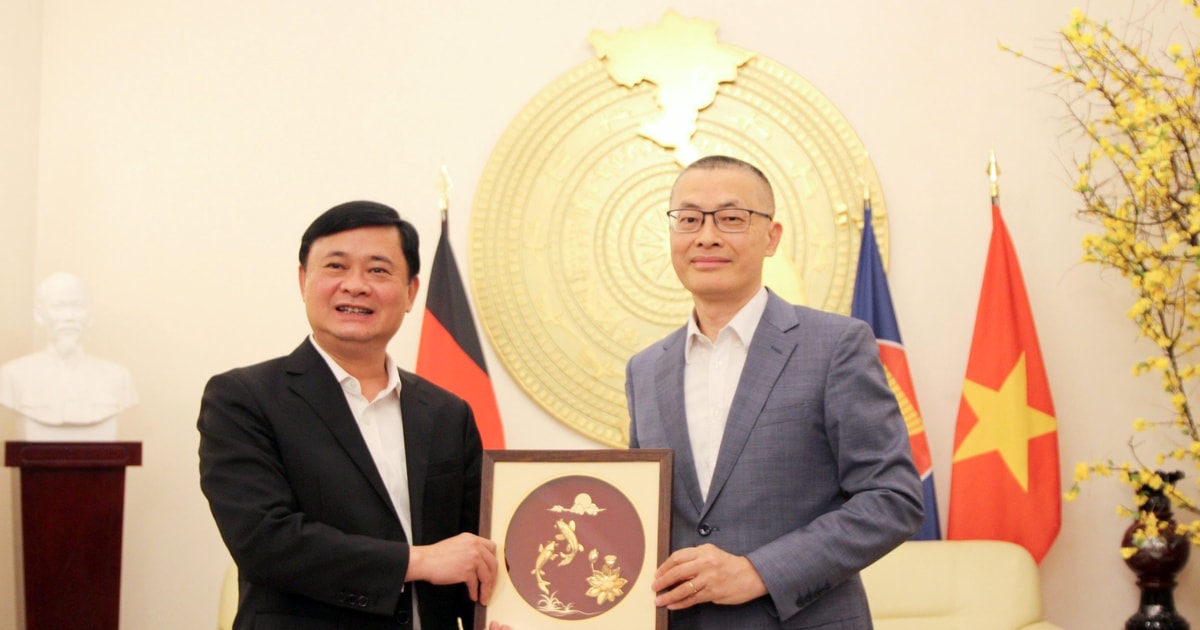 Đoàn công tác tỉnh Nghệ An thăm, làm việc tại Đại sứ quán Việt Nam tại CHLB Đức