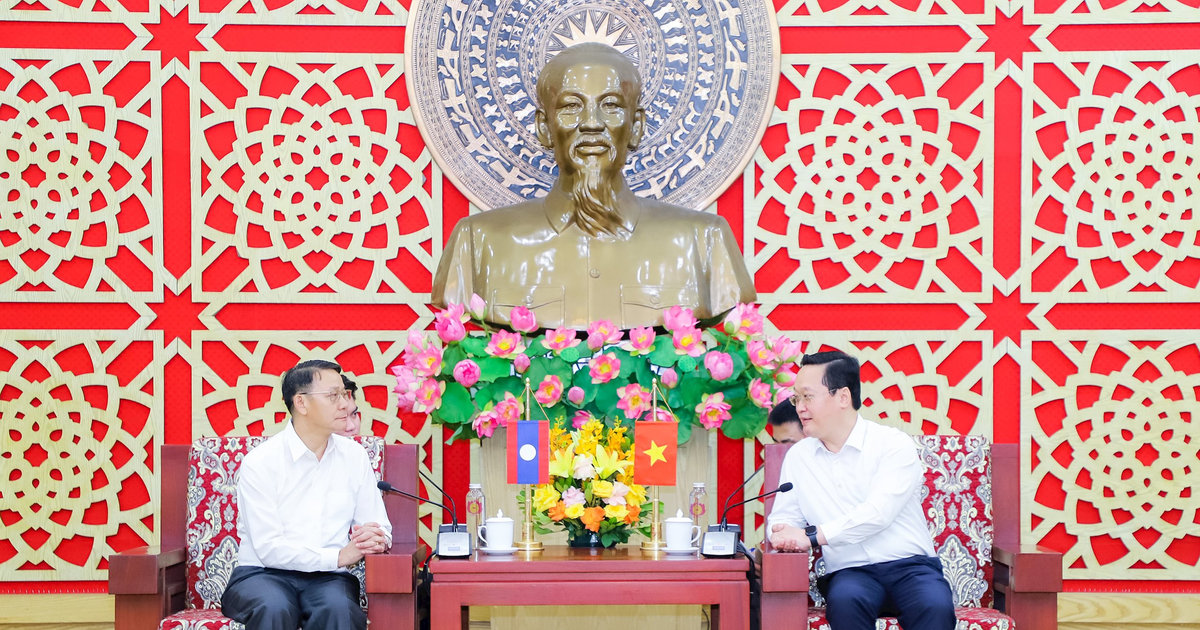 Chủ tịch UBND tỉnh Nguyễn Đức Trung tiếp Bí thư, Tỉnh trưởng tỉnh Xay Sổm Bun (CHDCND Lào)