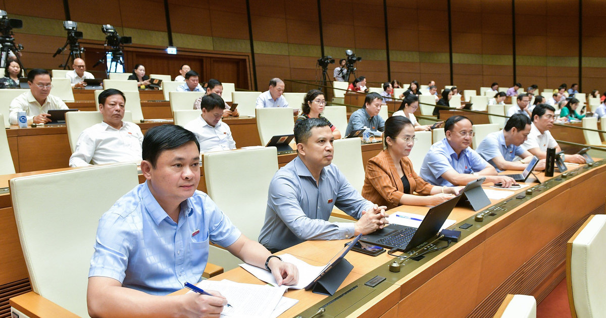 Đoàn đại biểu Quốc hội Nghệ An thảo luận các nội dung cải cách tiền lương