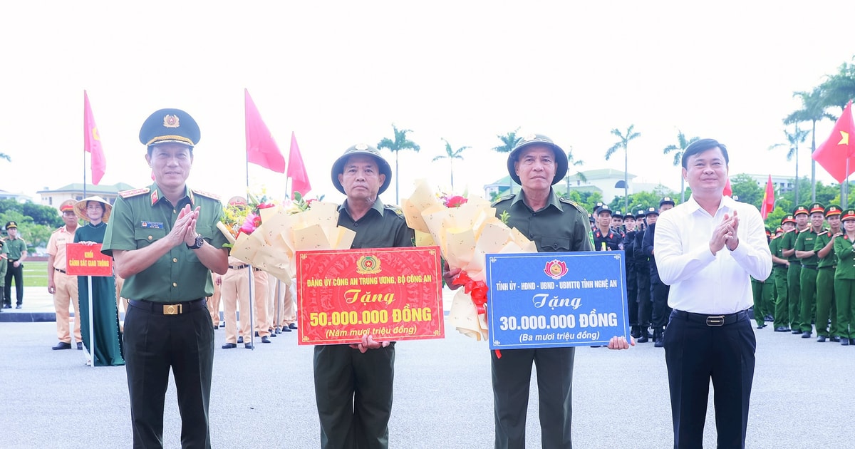 Bộ trưởng Bộ Công an Lương Tam Quang dự Lễ ra mắt lực lượng tham gia bảo vệ an ninh, trật tự ở cơ sở tại Nghệ An