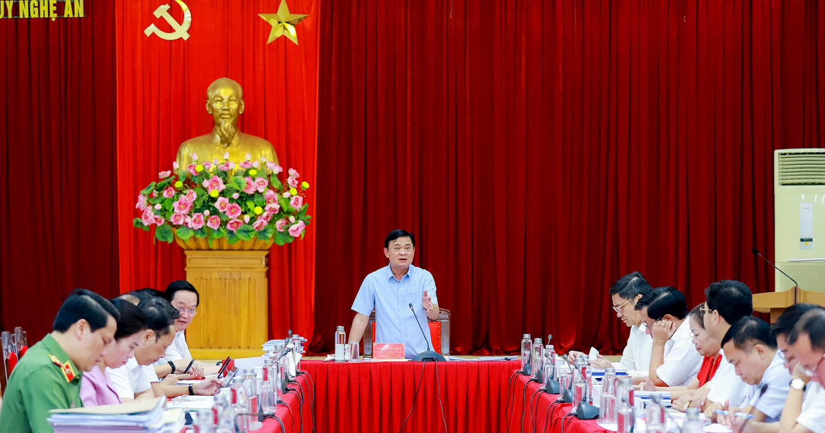 Ban Thường vụ Tỉnh ủy thông qua chủ trương ban hành Đề án đẩy mạnh phân cấp đối với UBND cấp huyện, cấp xã và cơ quan chuyên môn thuộc UBND tỉnh Nghệ An